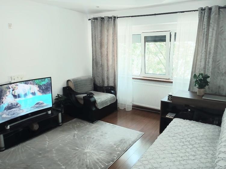 Apartament cu 2 camere decomandat, mobilat în Casa de Cultură