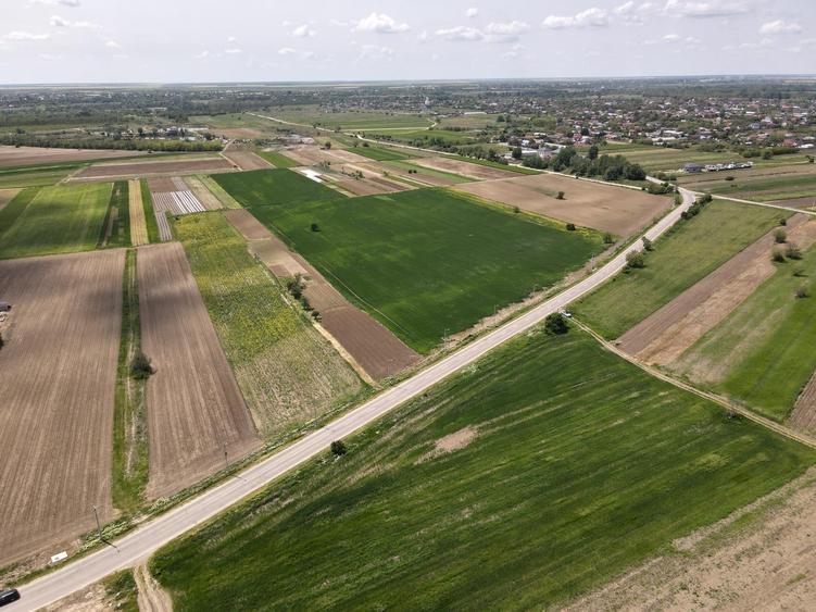 Teren Construcții intravilan de 3400 mp, în 1 Decembrie