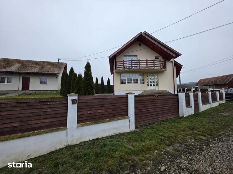 Casă cu 4 camere cu Teren 420 Mp în Central