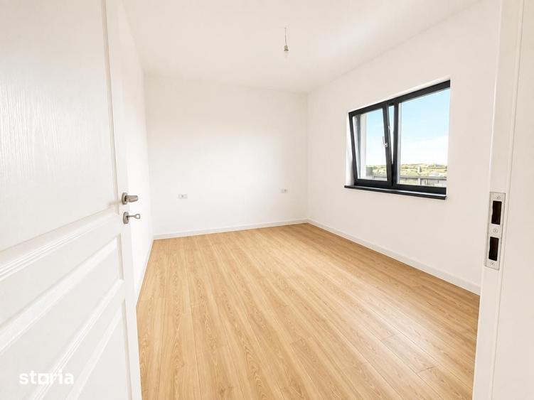 Casă cu 3 camere cu Teren 470 Mp în Podu Roș