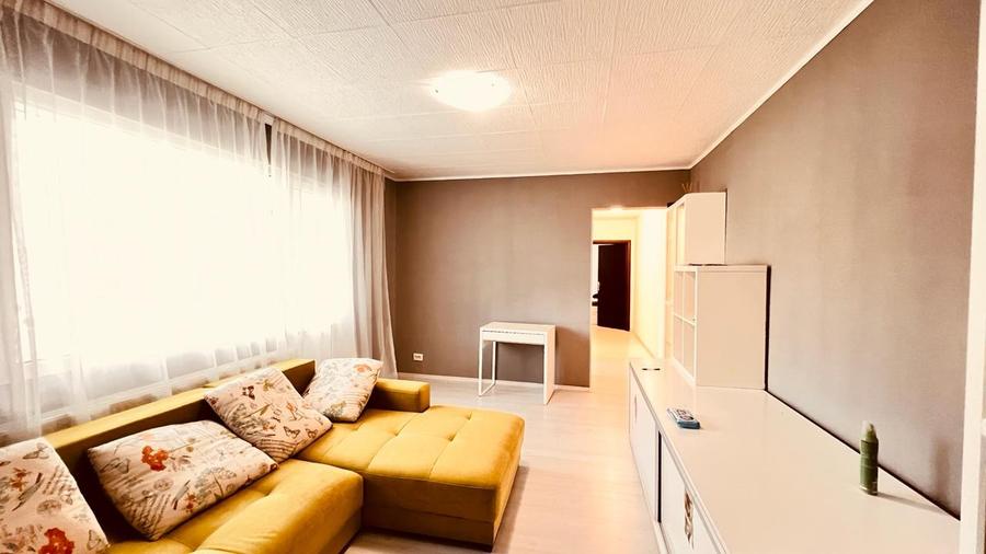 Apartament cu 3 camere semidecomandat în Brâncoveanu