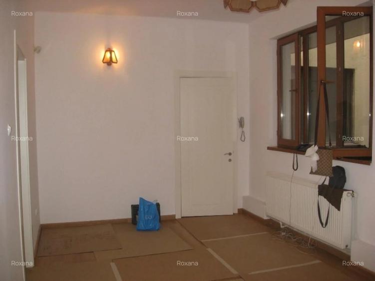 Apartament cu 6 camere decomandat, mobilat în Calea Victoriei