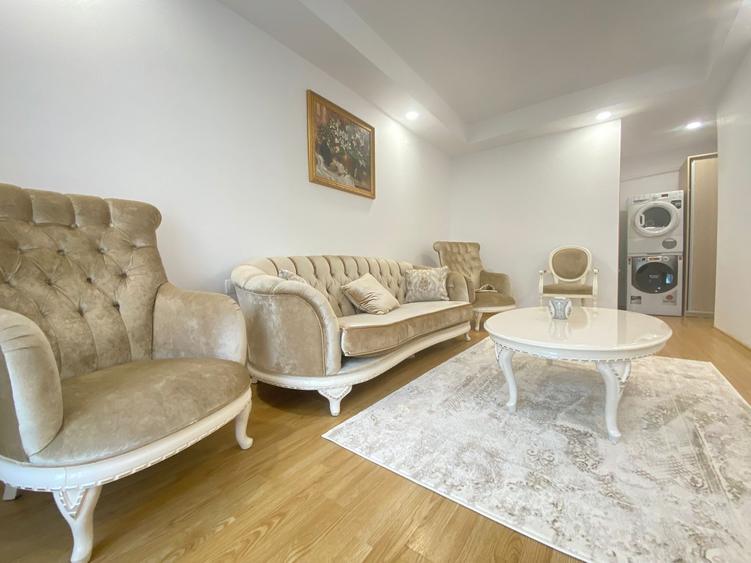 Apartament cu 3 camere semidecomandat în Ștefăneștii de Jos