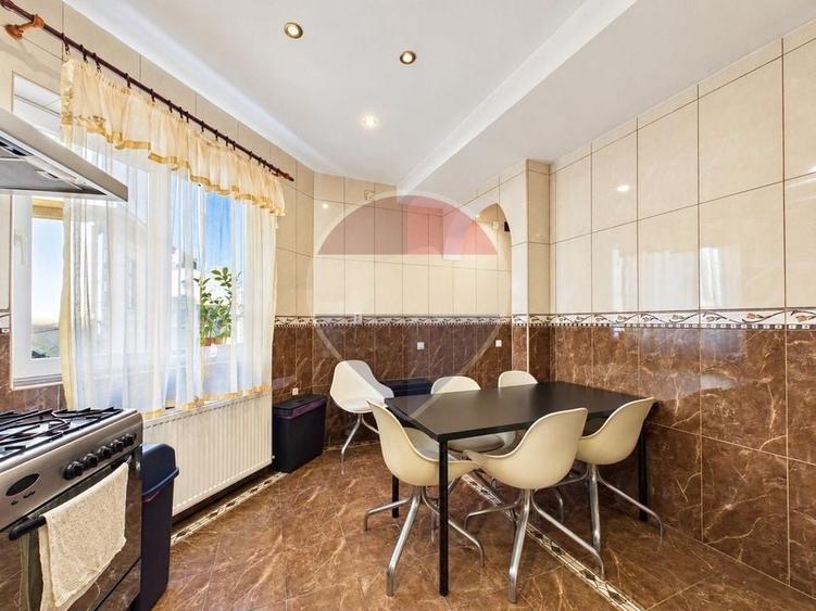 Apartament cu 5 camere semidecomandat, mobilat în Moșilor