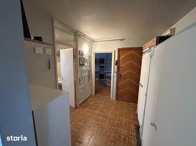 Apartament cu 2 camere semidecomandat în Soarelui
