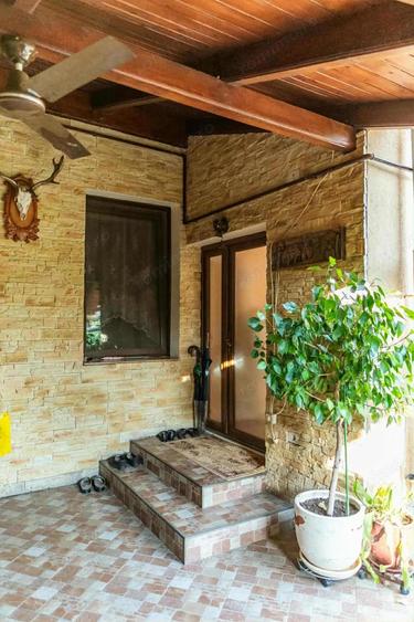 Casă cu 6 camere cu Teren 300 Mp în Grădiște