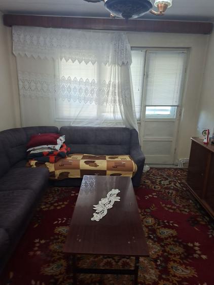 Apartament cu 3 camere nedecomandat în Obor