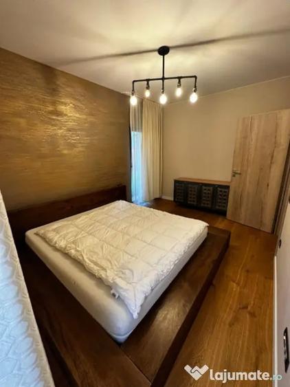 Apartament cu 3 camere decomandat în Gruia