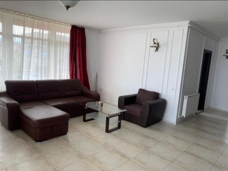 Apartament cu 3 camere circular, mobilat în Zorilor