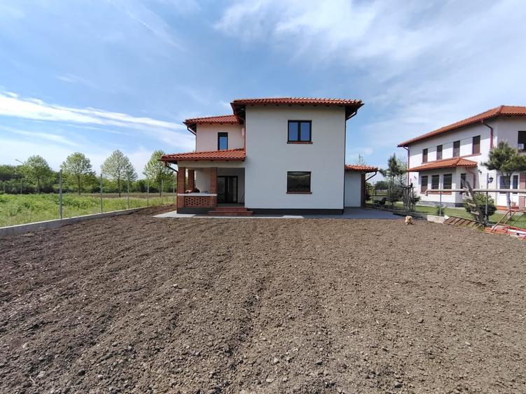 Casă individuală cu 5 camere cu Garaj în Afumați