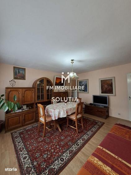 Apartament cu 4 camere decomandat în Central