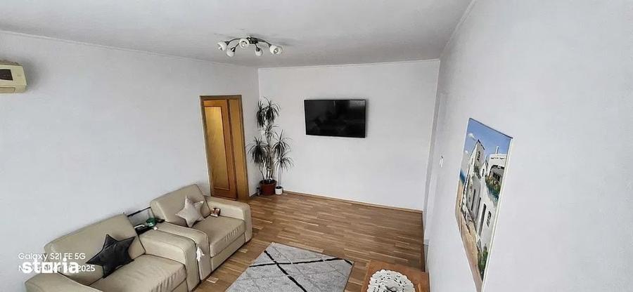 Apartament cu 3 camere semidecomandat în Iancului