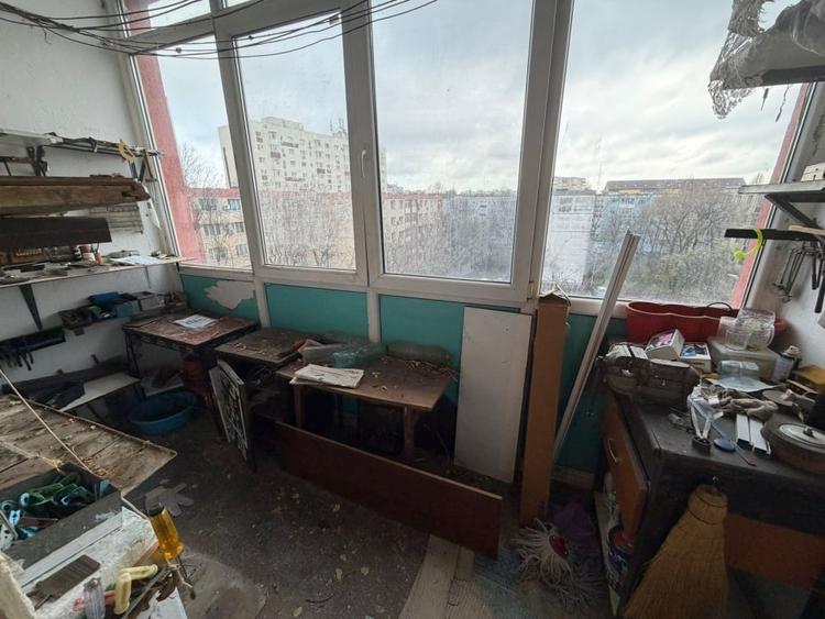 Apartament cu 4 camere decomandat în Berceni