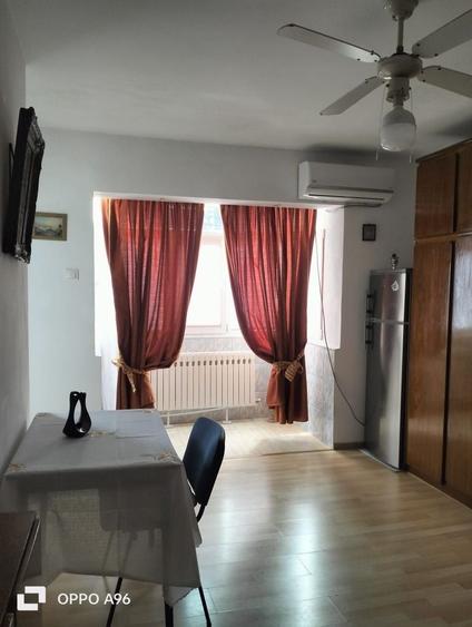 Garsonieră decomandată în Central