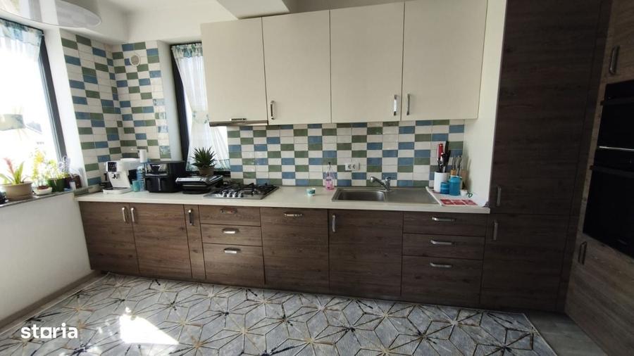 Apartament cu 4 camere în Est