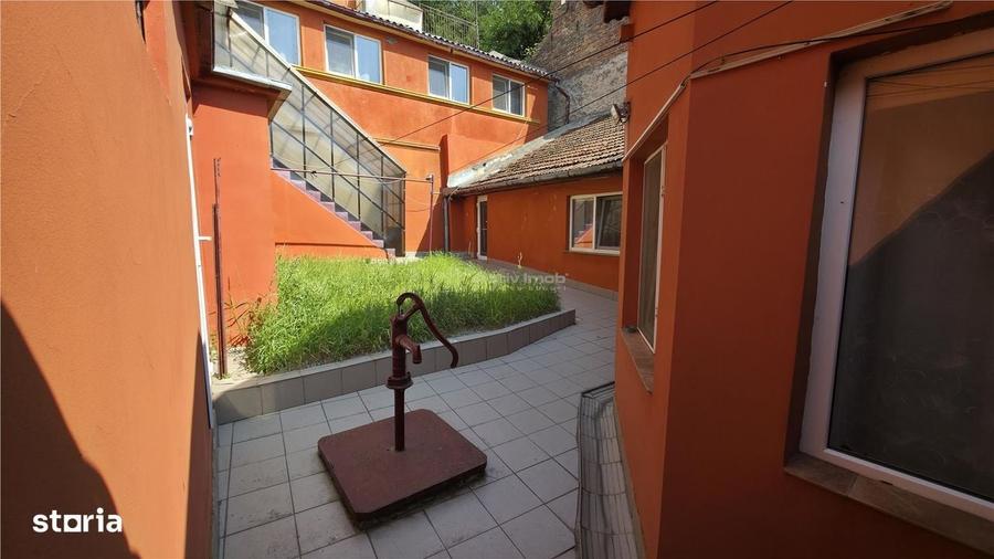 Casă cu 4 camere în Central