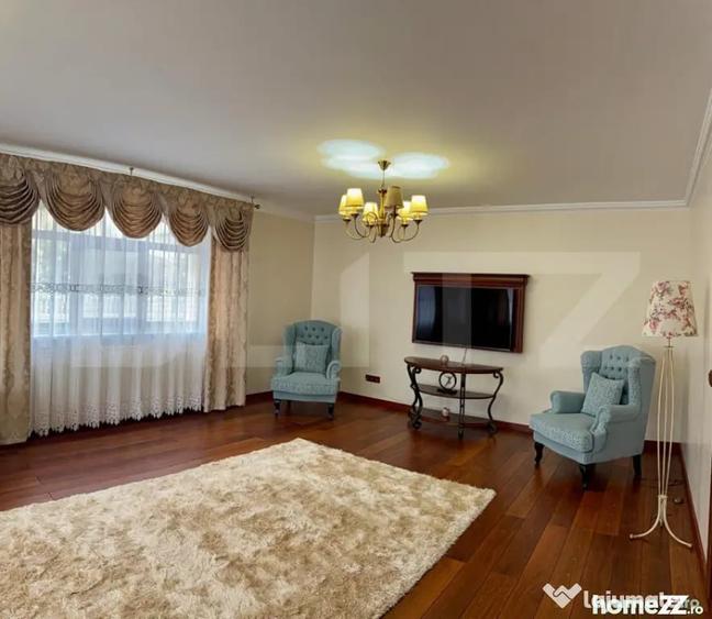 Casă cu 7 camere cu Teren 959 Mp în Central