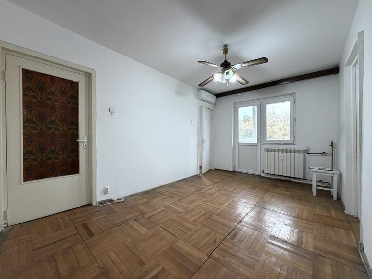Apartament cu 3 camere nedecomandat, mobilat în P-ța Doina