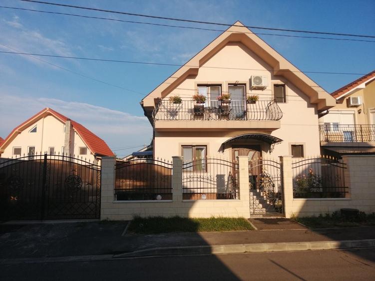 Casă cu 4 camere cu Teren 300 Mp în Haieu