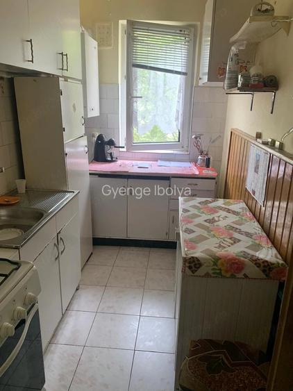 Vand apartament cu 2 camere in Brasov pe strada Alea Lacramioarelor.
