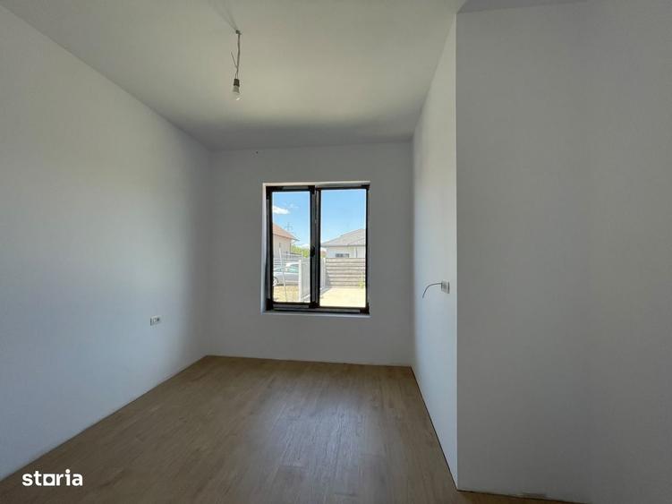 Casă cu 4 camere în Moșnița Nouă