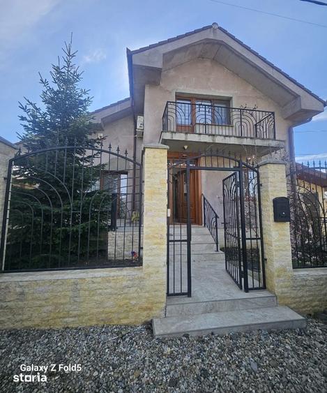 Casă cu 4 camere cu Teren 700 Mp în Cihei