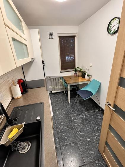 Apartament cu 2 camere semidecomandat, mobilat în 1 Mai