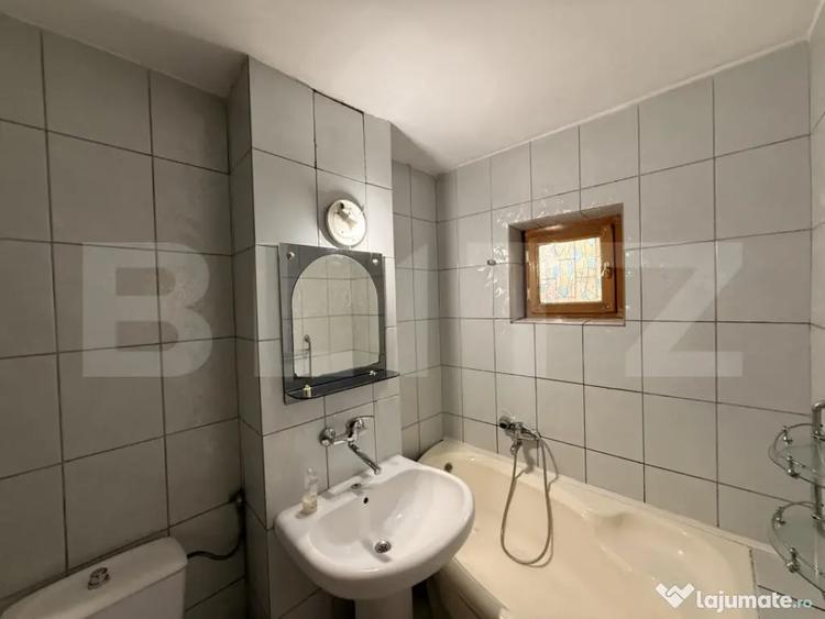 Apartament cu 4 camere decomandat în Rovine