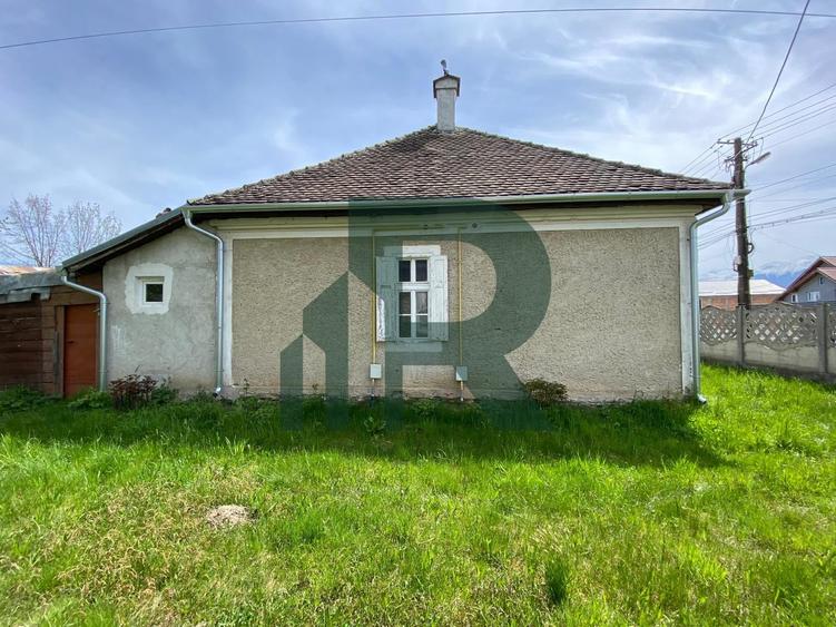 Casă individuală cu 3 camere cu Canalizare în Avrig