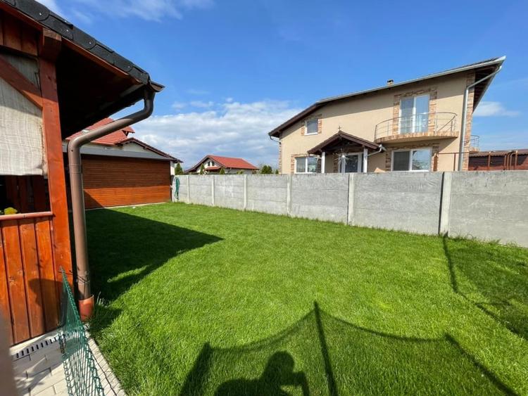 Casă individuală cu 6 camere cu Canalizare în Bărăbanț
