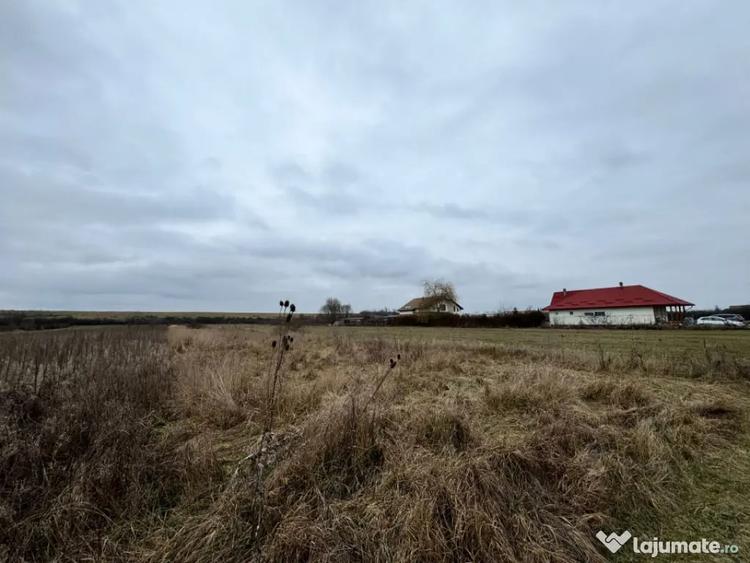 Teren de 2800 mp, în Satulung
