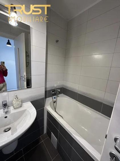 Apartament cu 2 camere semidecomandat, mobilat în Tractorul
