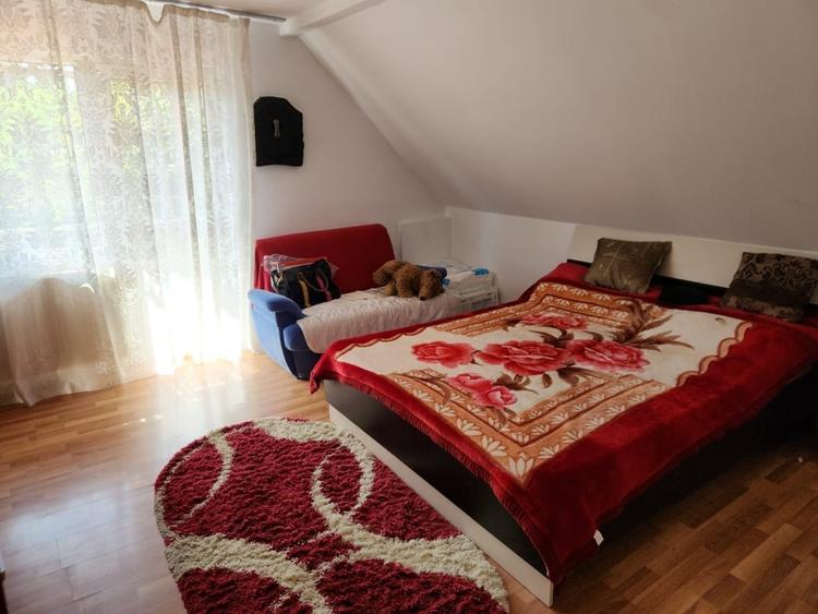 Casă individuală cu 6 camere cu Canalizare în Luna de Sus