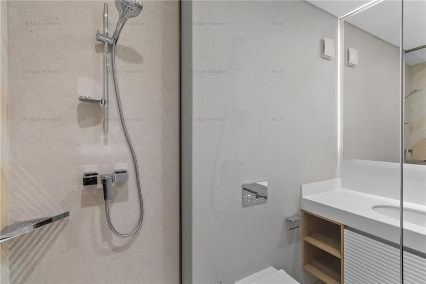 Apartament cu 3 camere decomandat, mobilat în Central