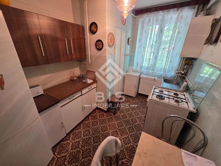 Apartament cu 3 camere decomandat în Sud