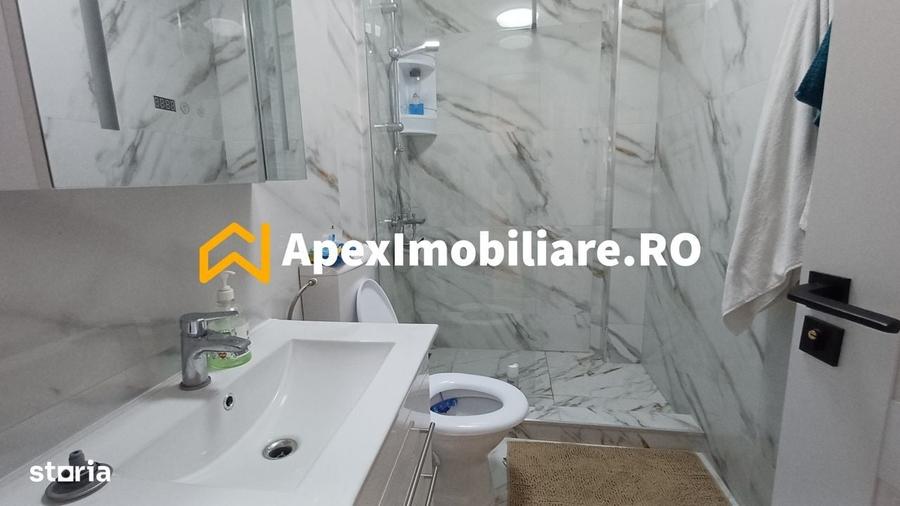 Apartament cu 3 camere semidecomandat în Moșilor