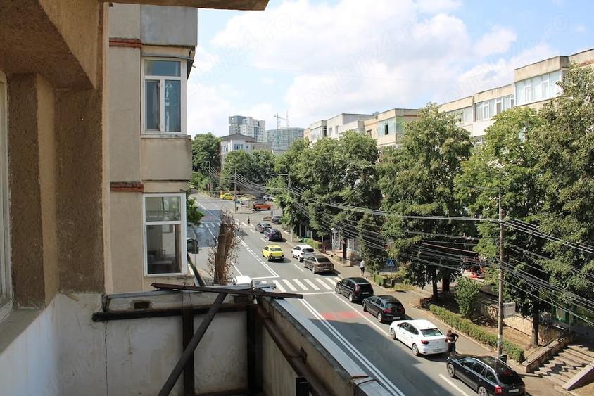 Apartament cu 4 camere decomandat în E3