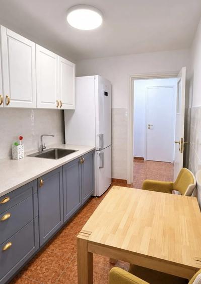 Apartament cu 2 camere semidecomandat în P-ța Victoriei