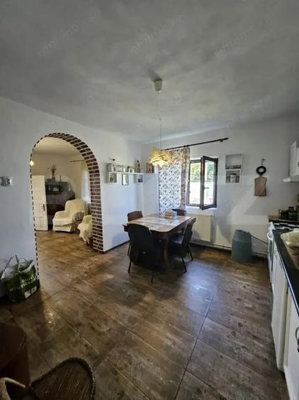 Casă cu 4 camere cu Teren 4435 Mp în Central