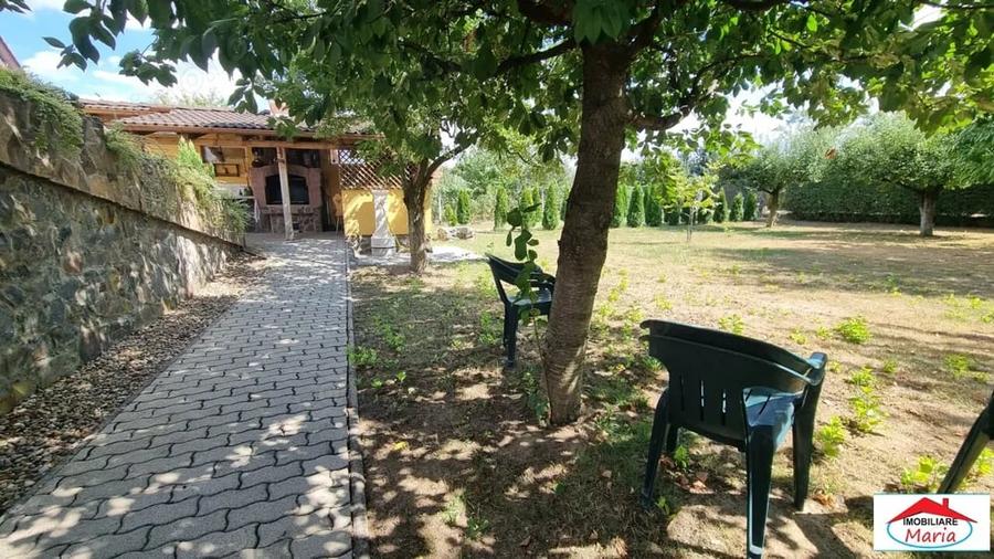Casă cu 7 camere cu Teren 1717 Mp în Bercu Roșu