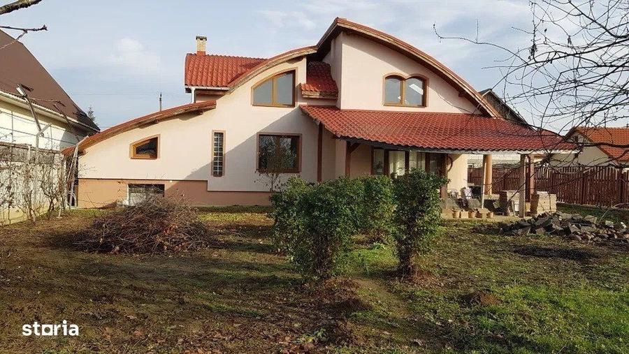 Casă cu 4 camere în Lăpuș