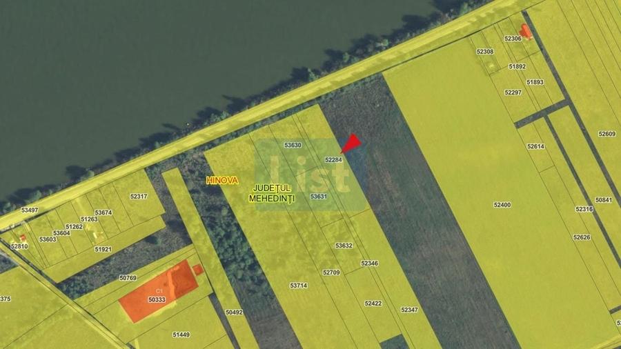 Teren agricol intravilan de 3000 mp, în Ostrovu Corbului