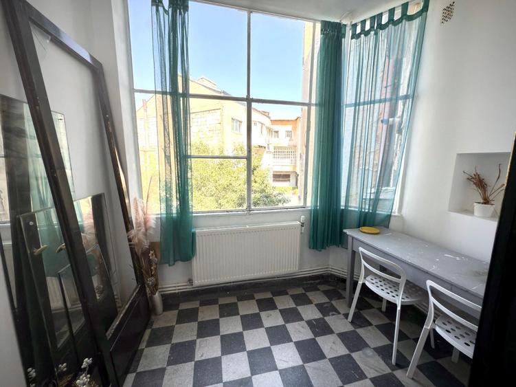 Apartament cu 5 camere decomandat, mobilat în P-ța Universității