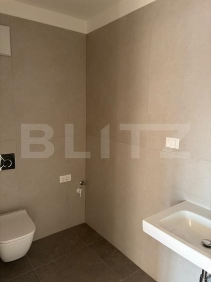 Apartament cu 3 camere semidecomandat în Semicentral