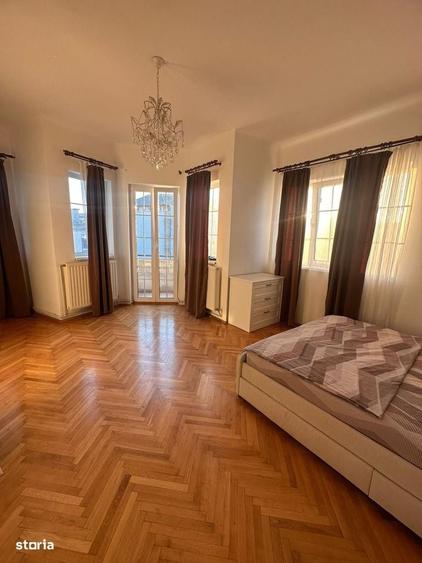Apartament cu 3 camere semidecomandat în Central