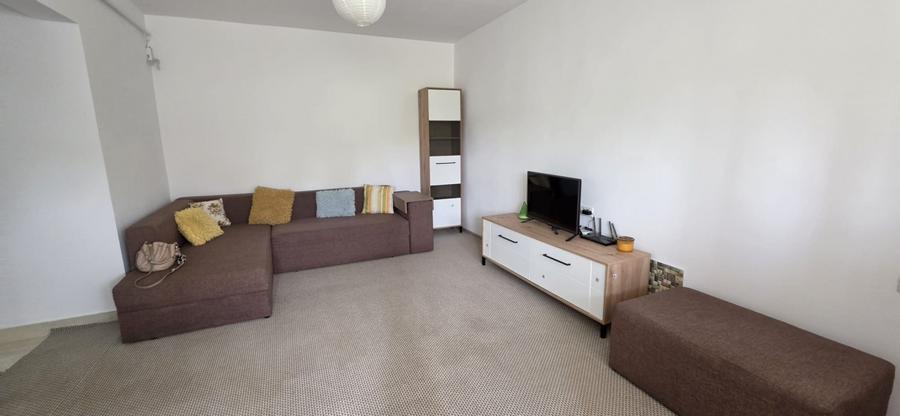 Apartament cu 2 camere decomandat, mobilat în C5