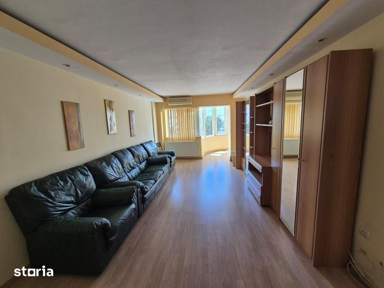 Apartament cu 3 camere decomandat, mobilat în Casa de Cultură