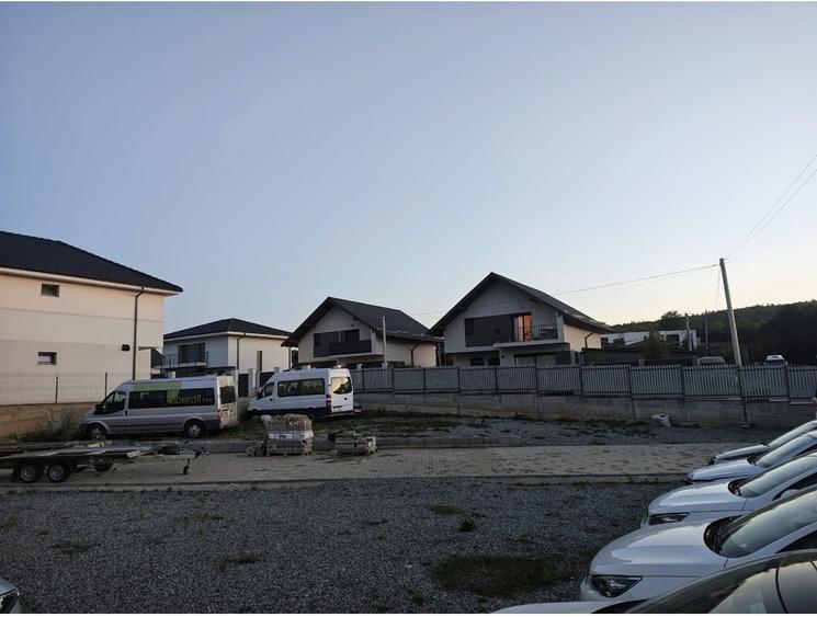 Teren Construcții intravilan de 741 mp, în Luna de Sus