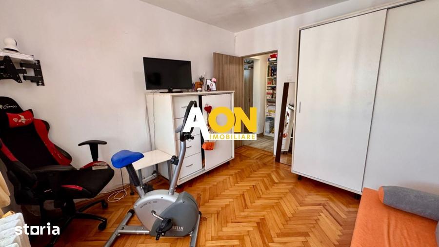 Apartament cu 3 camere decomandat în Cetate