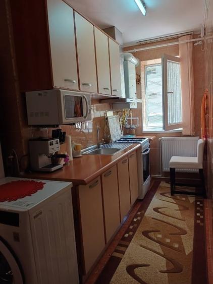 Apartament cu 2 camere semidecomandat, mobilat în Central